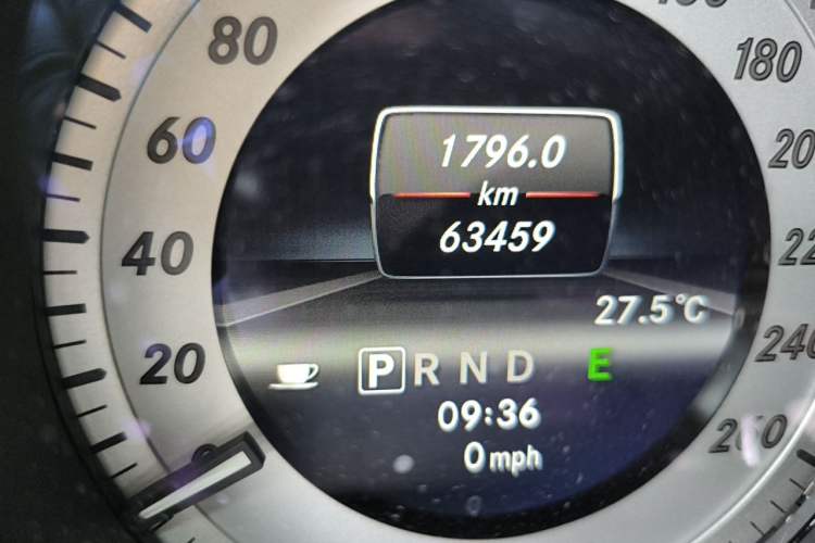 Used Mercedes-Benz C-Class 2013 C 260 Fashion Edition Grand Edition Odometer Close Up
