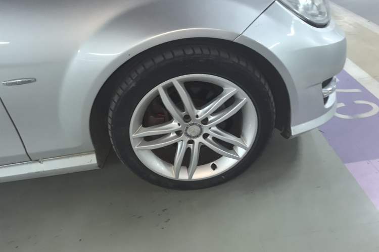 Used Mercedes-Benz C-Class 2013 C 180 Classic Grand Edition Right Front Wheel Hub