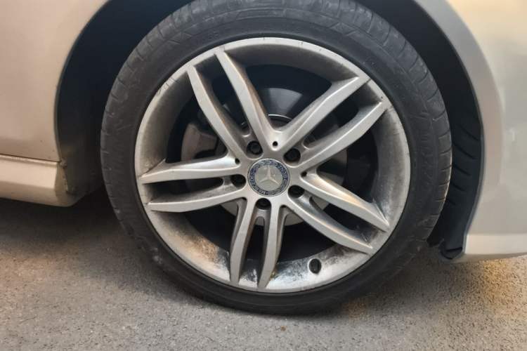 Used Mercedes-Benz C-Class 2013 C 180 Classic Grand Edition Right Front Wheel Hub