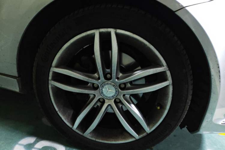 Used Mercedes-Benz C-Class 2013 C 260 Elegant Grand Edition Right Front Wheel Hub
