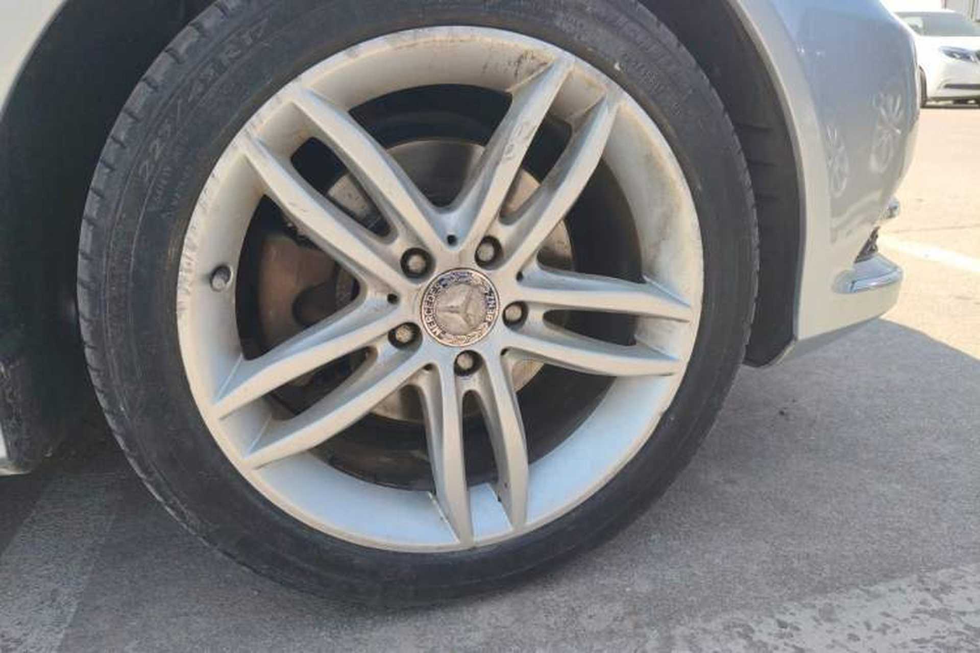 Used Mercedes-Benz C-Class 2013 C 260 CGI Elegant Model Right Front Wheel Hub