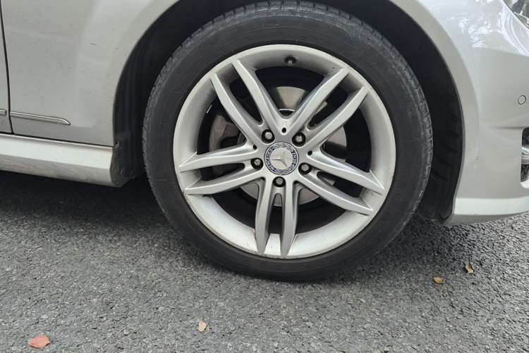 Used Mercedes-Benz C-Class 2013 C 260 Fashion Edition Grand Edition Right Front Wheel Hub