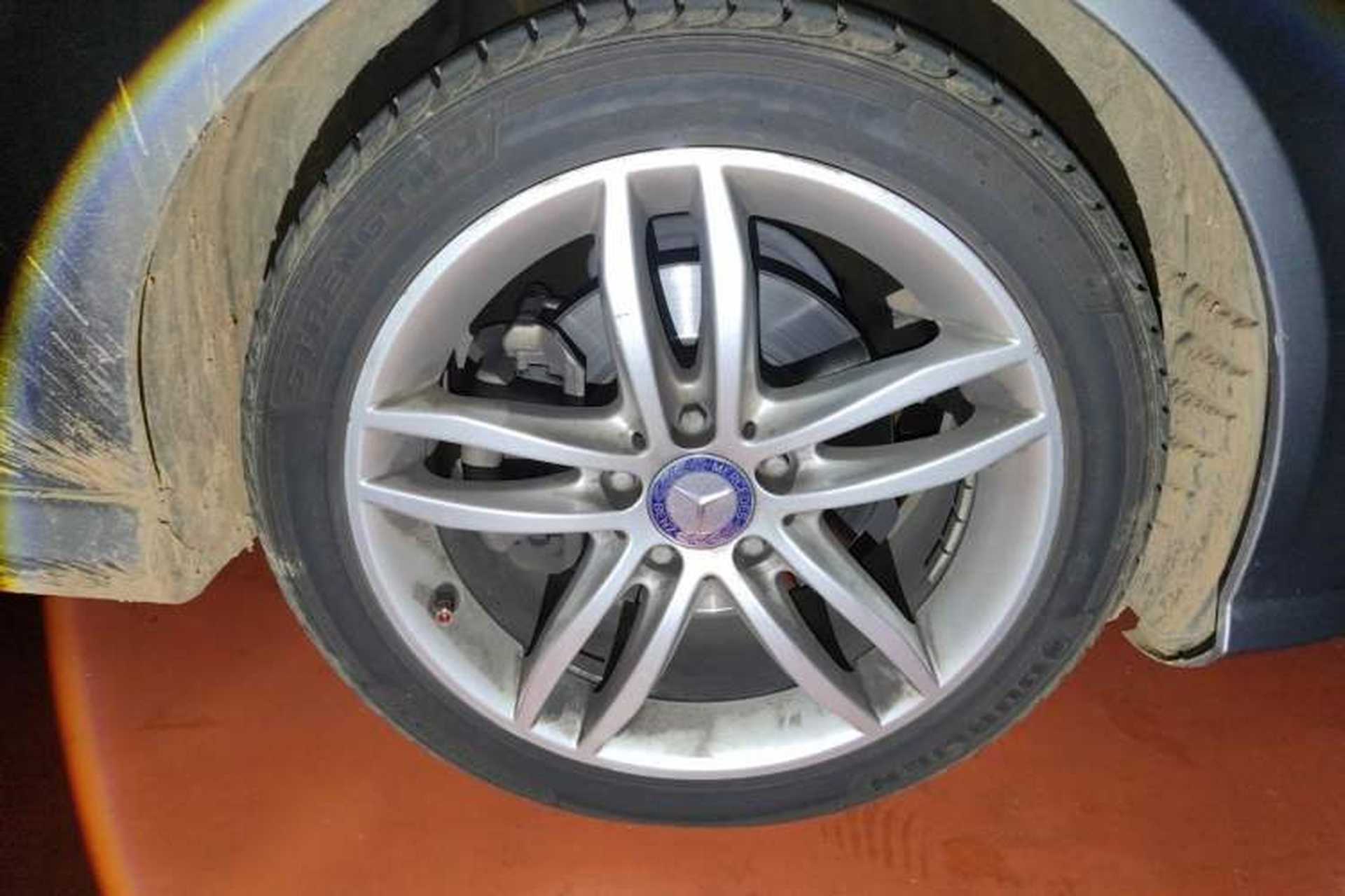 Used Mercedes-Benz C-Class 2013 C 180 Classic Grand Edition Right Front Wheel Hub