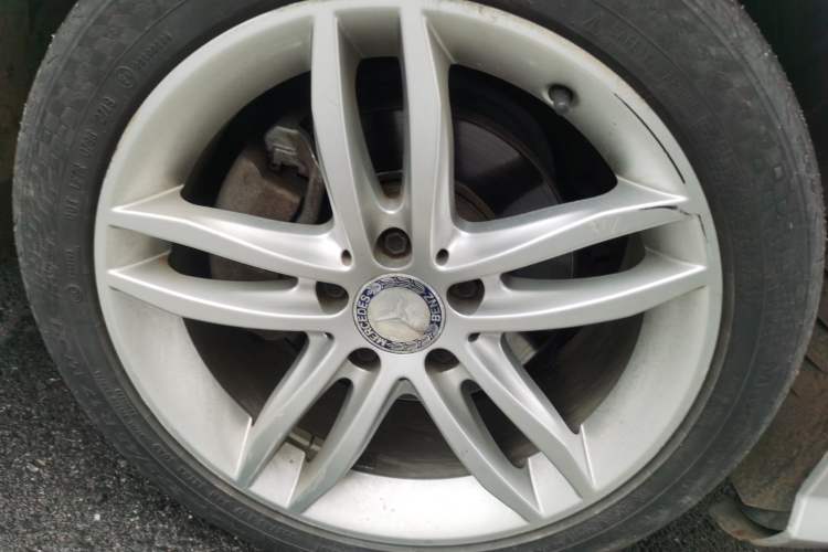 Used Mercedes-Benz C-Class 2013 C 180 Classic Grand Edition Right Front Wheel Hub