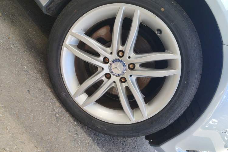 Used Mercedes-Benz C-Class 2013 C 260 CGI Elegant Model Right Front Wheel Hub