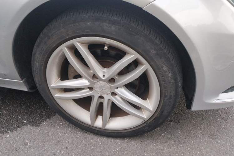 Used Mercedes-Benz C-Class 2013 C 260 CGI Elegant Model Right Front Wheel Hub