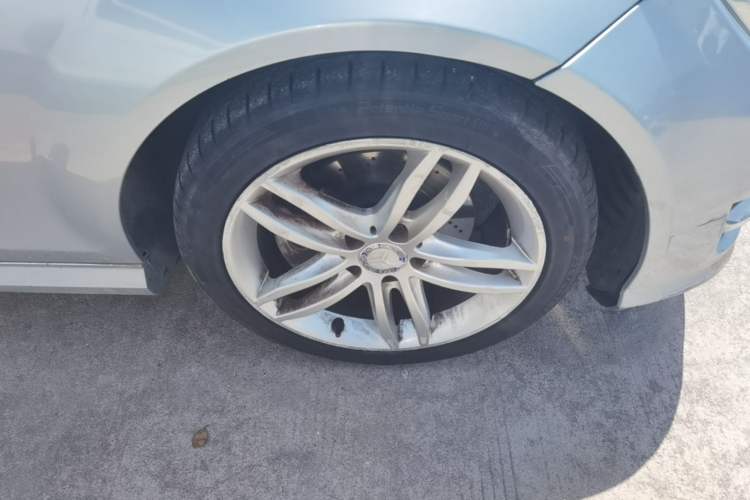 Used Mercedes-Benz C-Class 2013 C 180 Classic Grand Edition Right Front Wheel Hub