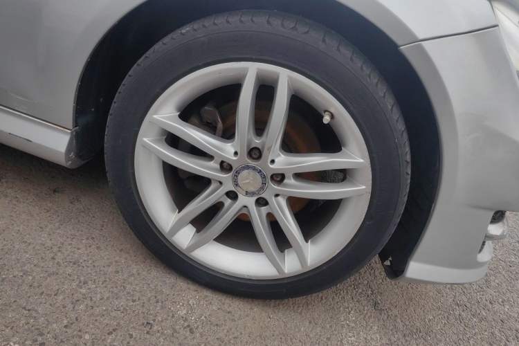Used Mercedes-Benz C-Class 2013 C 180 Classic Grand Edition Right Front Wheel Hub