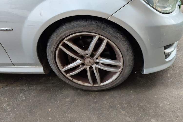 Used Mercedes-Benz C-Class 2013 C 180 Classic Grand Edition Right Front Wheel Hub