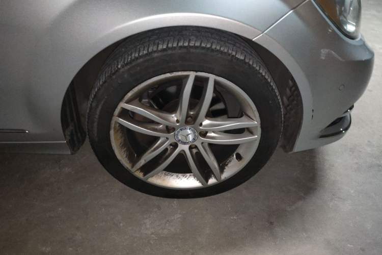 Used Mercedes-Benz C-Class 2013 C 260 CGI Elegant Model Right Front Wheel Hub