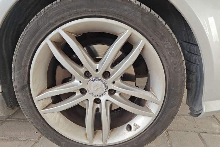 Used Mercedes-Benz C-Class 2013 C 180 Classic Grand Edition Right Front Wheel Hub