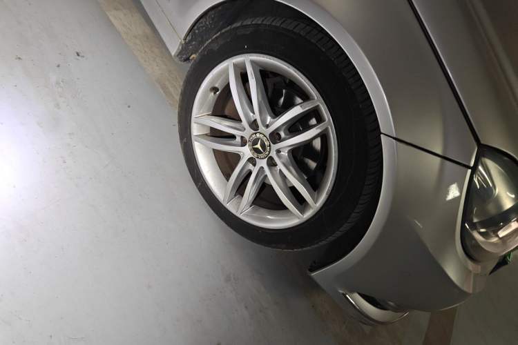 Used Mercedes-Benz C-Class 2013 C 260 CGI Fashion Model Right Front Wheel Hub