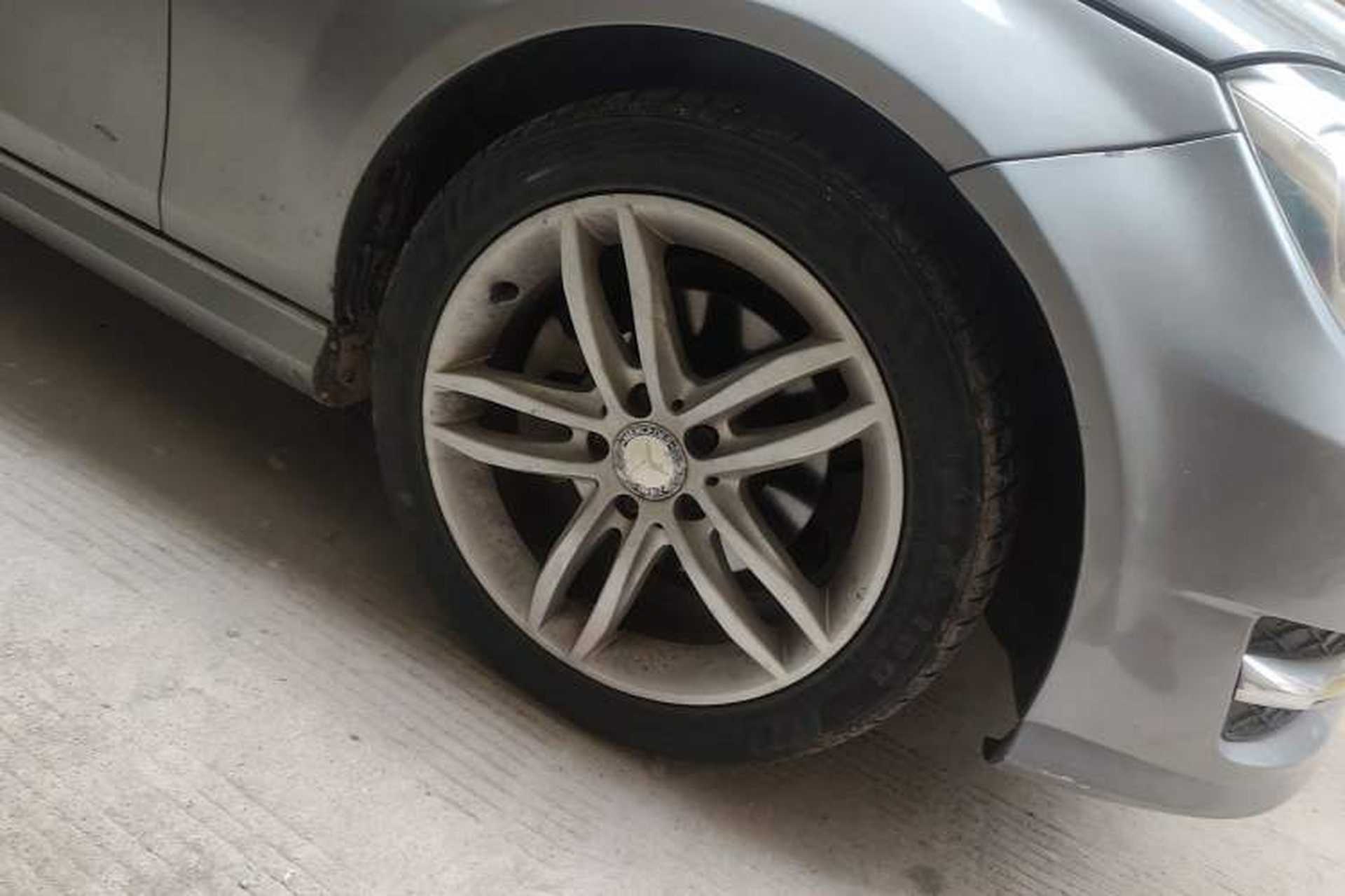 Used Mercedes-Benz C-Class 2013 C 180 Classic Grand Edition Right Front Wheel Hub
