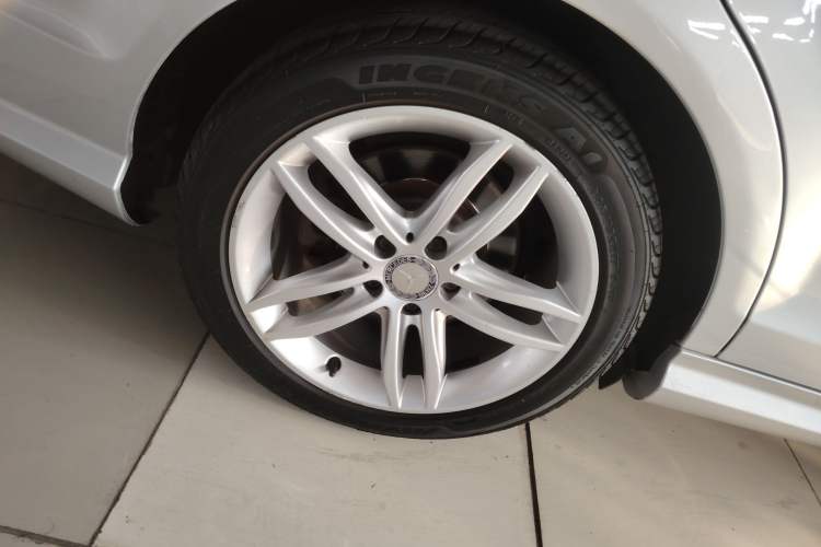 Used Mercedes-Benz C-Class 2013 C 180 Classic Grand Edition Right Rear Wheel Hub