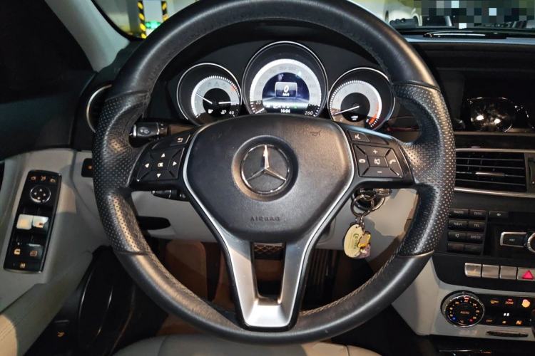 Used Mercedes-Benz C-Class 2013 C 260 Elegant Grand Edition Steering Wheel