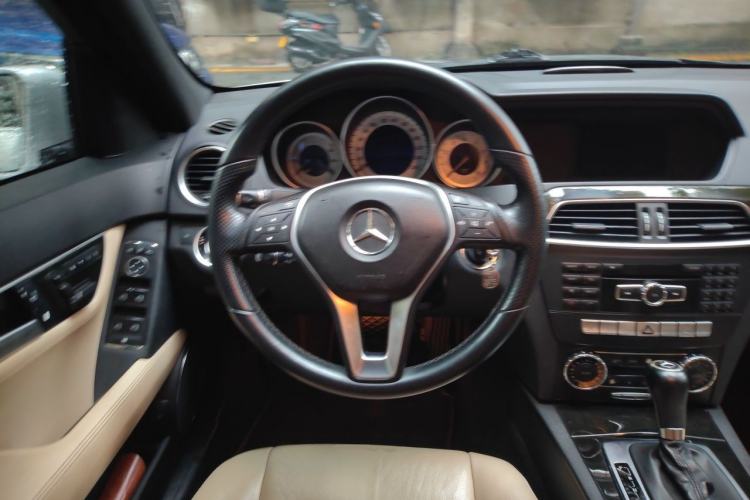 Used Mercedes-Benz C-Class 2013 C 260 CGI Fashion Model Steering Wheel