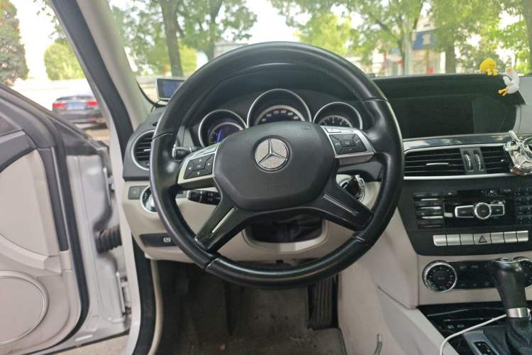 Used Mercedes-Benz C-Class 2013 C 180 CGI Classic Steering Wheel
