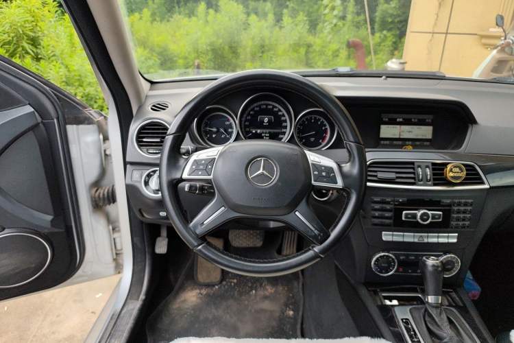 Used Mercedes-Benz C-Class 2013 C 180 Classic Grand Edition Steering Wheel