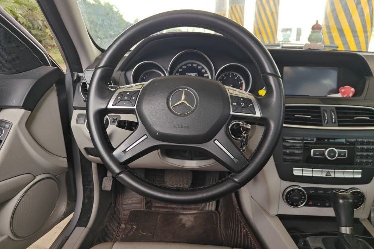 Used Mercedes-Benz C-Class 2013 C 180 Classic Grand Edition Steering Wheel