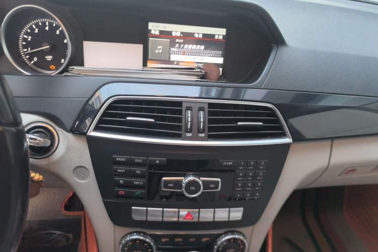 Used Mercedes-Benz C-Class 2013 C 180 Classic Grand Edition Audio And AC Panel