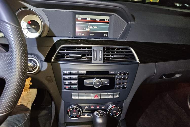Used Mercedes-Benz C-Class 2013 C 260 Fashion Edition Grand Edition Audio And AC Panel
