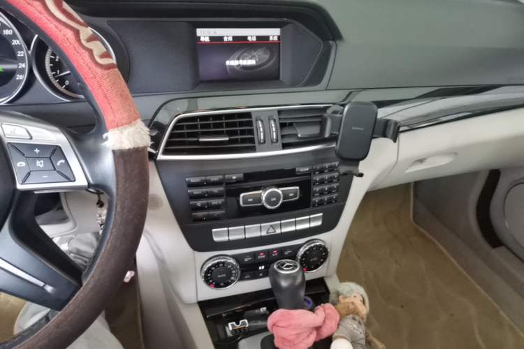 Used Mercedes-Benz C-Class 2013 C 180 Classic Grand Edition Audio And AC Panel
