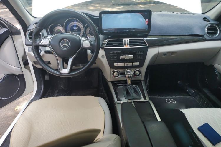 Used Mercedes-Benz C-Class 2013 C 260 CGI Fashion Model Center Console