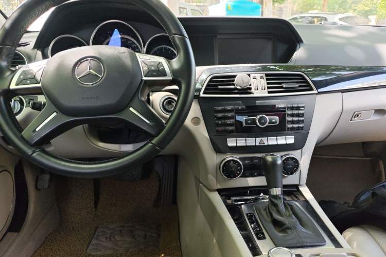 Used Mercedes-Benz C-Class 2013 C 180 CGI Classic Center Console