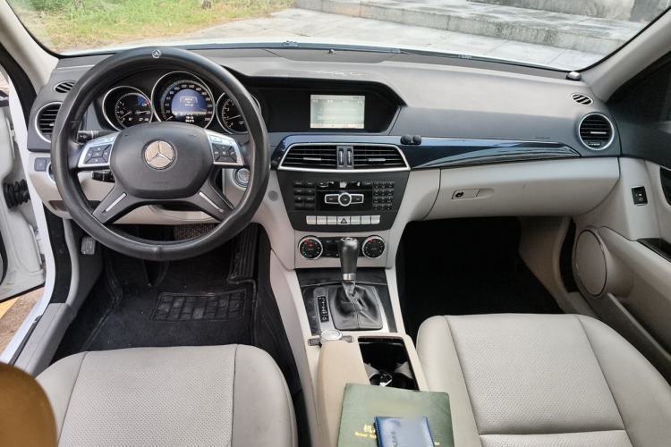 Used Mercedes-Benz C-Class 2013 C 180 CGI Classic Center Console
