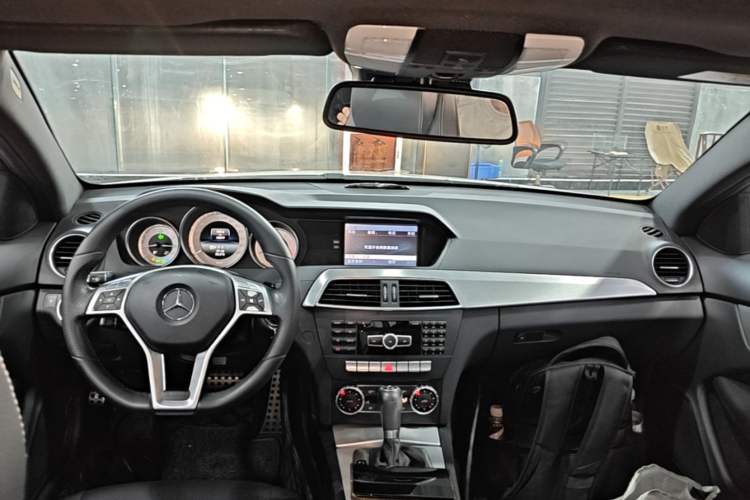 Used Mercedes-Benz C-Class 2013 C 180 Coupe Center Console