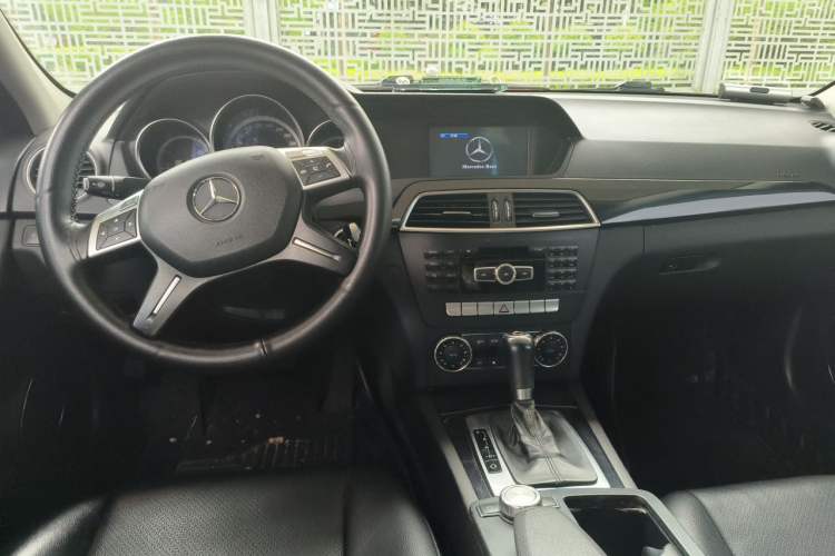 Used Mercedes-Benz C-Class 2013 C 180 CGI Classic Center Console