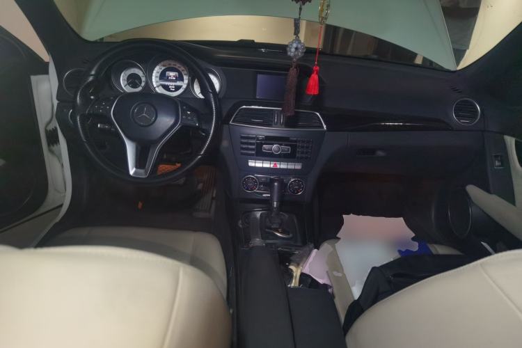Used Mercedes-Benz C-Class 2013 C 260 CGI Fashion Model Center Console