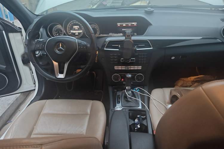 Used Mercedes-Benz C-Class 2013 C 260 CGI Fashion Model Center Console