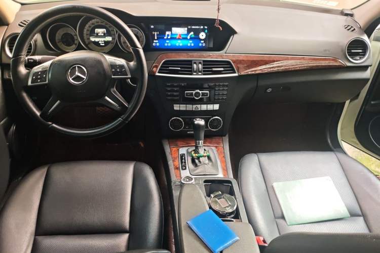 Used Mercedes-Benz C-Class 2013 C 260 CGI Elegant Model Center Console