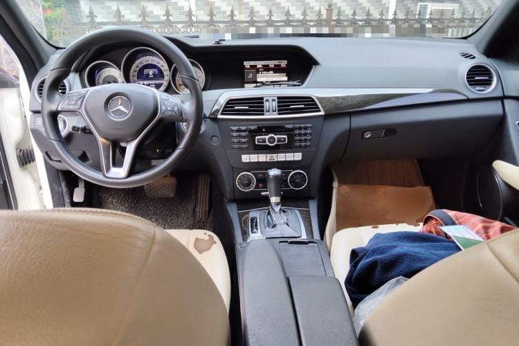 Used Mercedes-Benz C-Class 2013 C 260 CGI Fashion Model Center Console