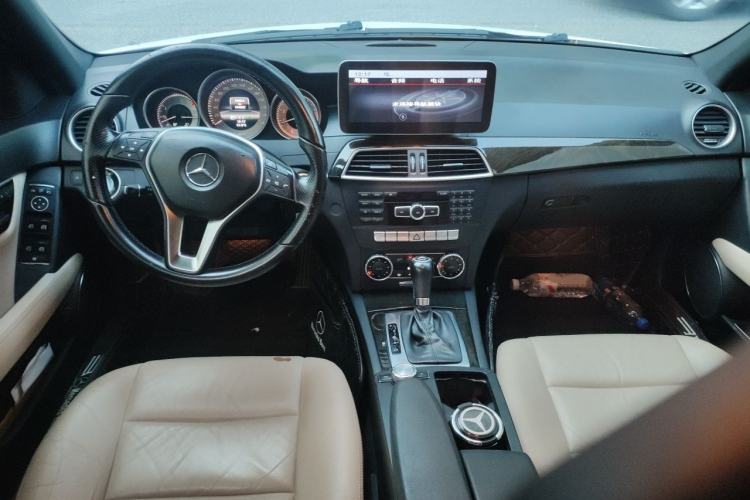 Used Mercedes-Benz C-Class 2013 C 260 CGI Fashion Model Center Console