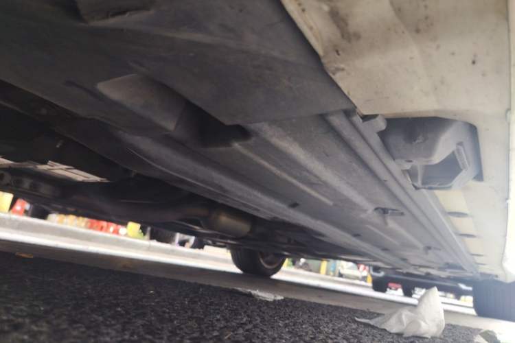 Used Mercedes-Benz C-Class 2013 C 180 Classic Grand Edition Chassis Front Left