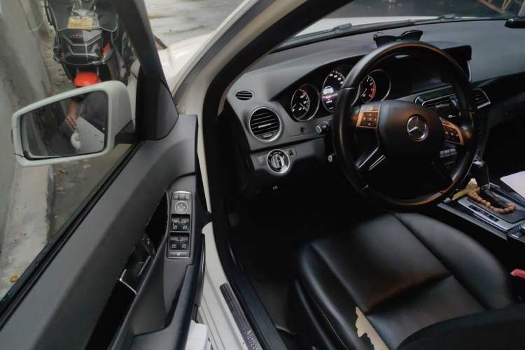 Used Mercedes-Benz C-Class 2013 C 180 Classic Grand Edition Driver Seat