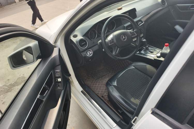 Used Mercedes-Benz C-Class 2013 C 180 Classic Grand Edition Driver Seat
