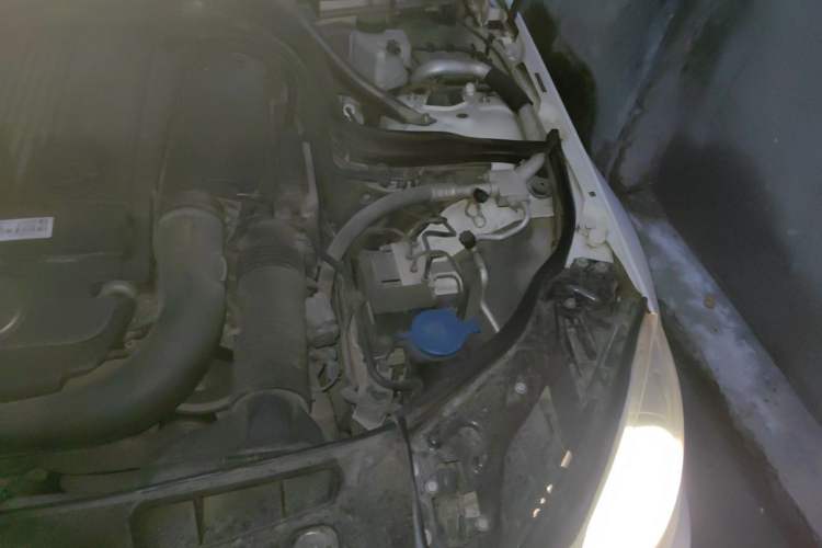 Used Mercedes-Benz C-Class 2013 C 180 Classic Grand Edition Engine Bay Left