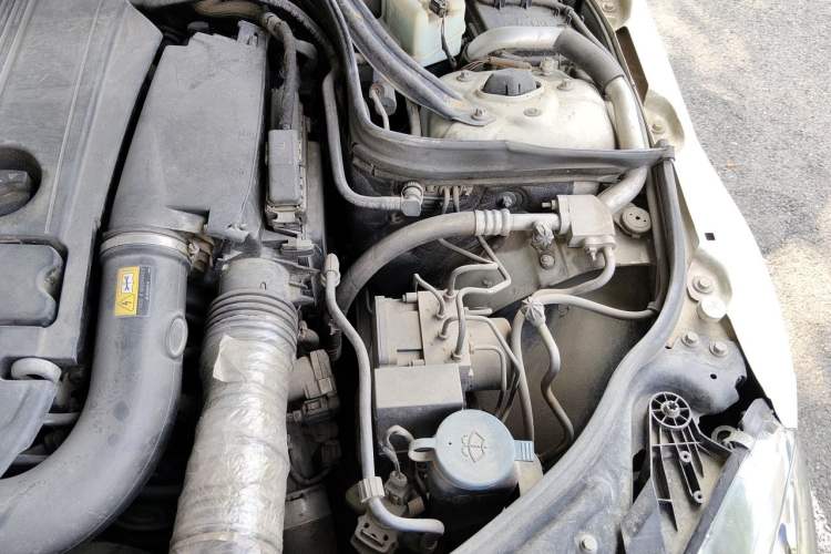 Used Mercedes-Benz C-Class 2013 C 180 CGI Classic Engine Bay Left
