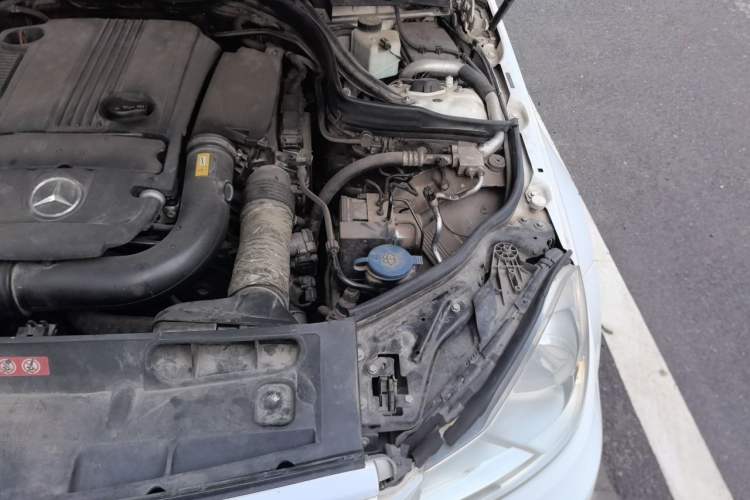 Used Mercedes-Benz C-Class 2013 C 180 Classic Grand Edition Engine Bay Left