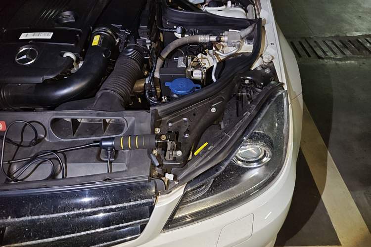 Used Mercedes-Benz C-Class 2013 C 260 Fashion Edition Grand Edition Engine Bay Left