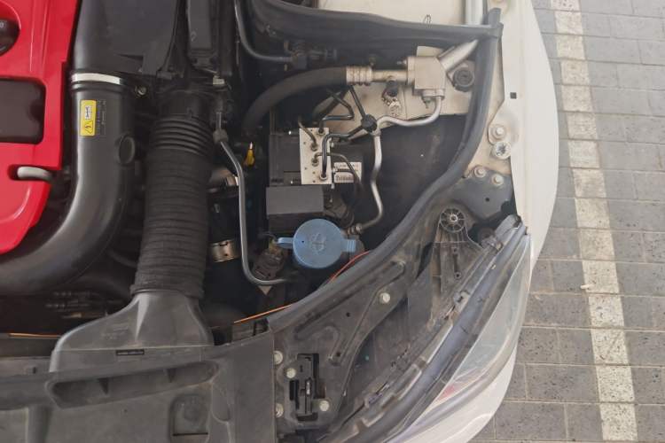 Used Mercedes-Benz C-Class 2013 C 260 Elegant Grand Edition Engine Bay Left