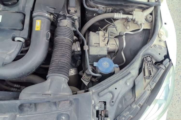 Used Mercedes-Benz C-Class 2013 C 260 CGI Elegant Model Engine Bay Left