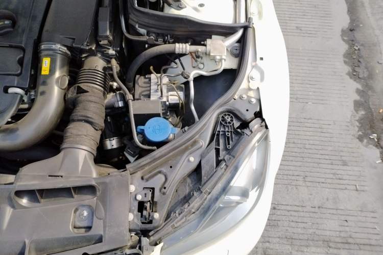 Used Mercedes-Benz C-Class 2013 C 260 Fashion Edition Grand Edition Engine Bay Left