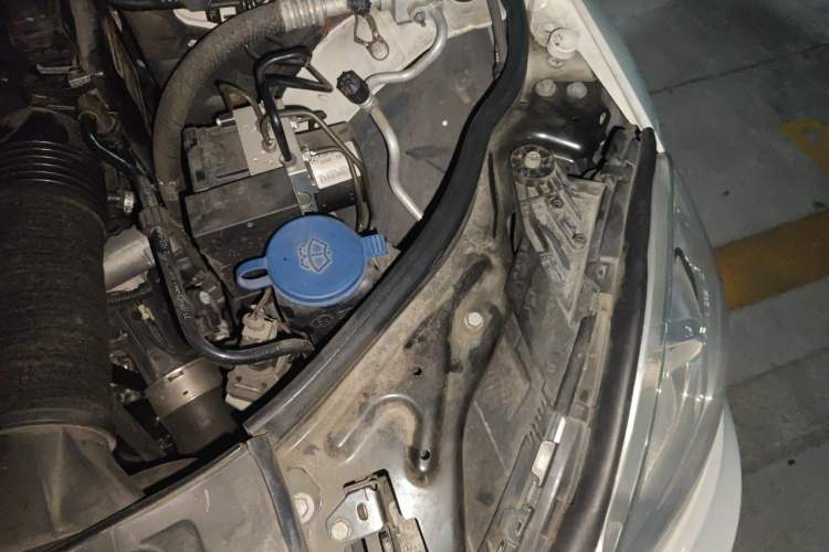 Used Mercedes-Benz C-Class 2013 C 260 CGI Elegant Model Engine Bay Left