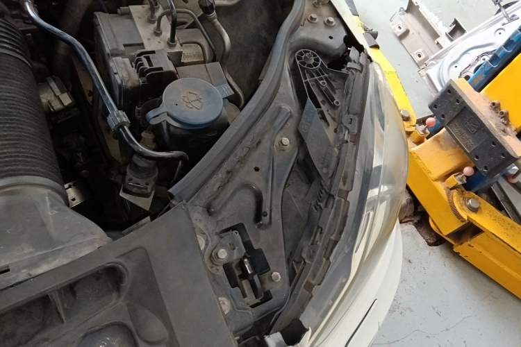 Used Mercedes-Benz C-Class 2013 C 260 CGI Fashion Model Engine Bay Left