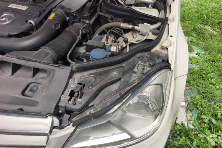 Used Mercedes-Benz C-Class 2013 C 180 CGI Classic Engine Bay Left