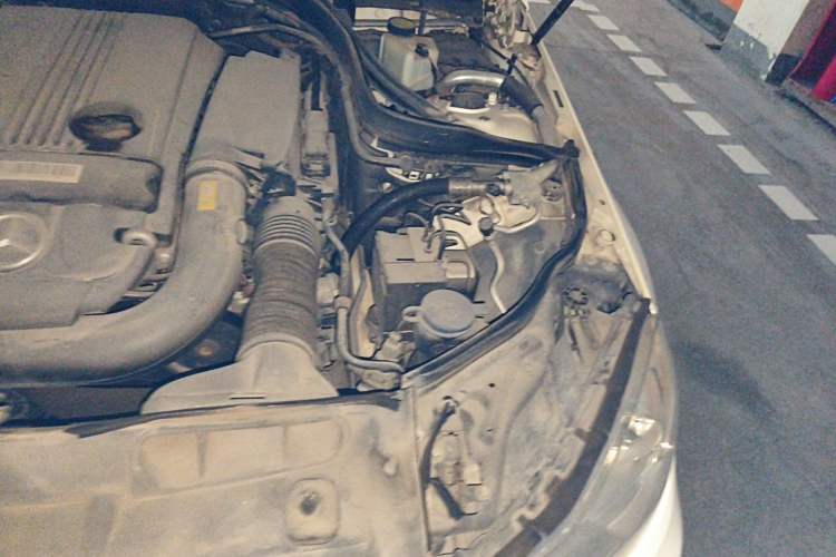 Used Mercedes-Benz C-Class 2013 C 180 Classic Grand Edition Engine Bay Left